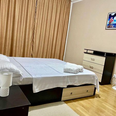 Sky Modern 1 Bedroom Apt W Free Parking بوخارست المظهر الخارجي الصورة
