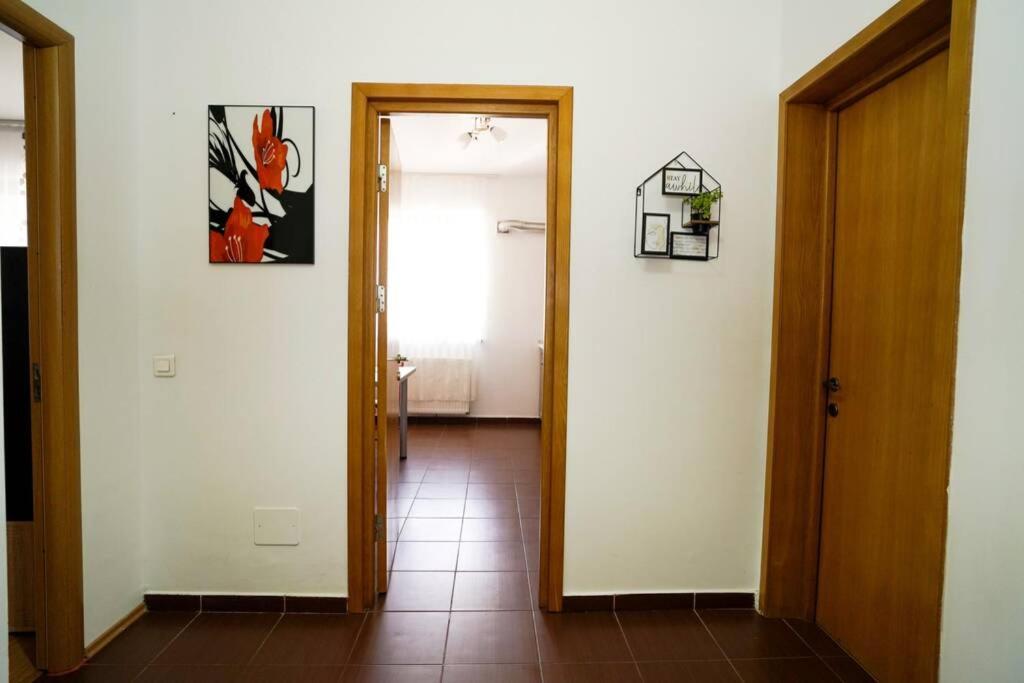 Sky Modern 1 Bedroom Apt W Free Parking بوخارست المظهر الخارجي الصورة