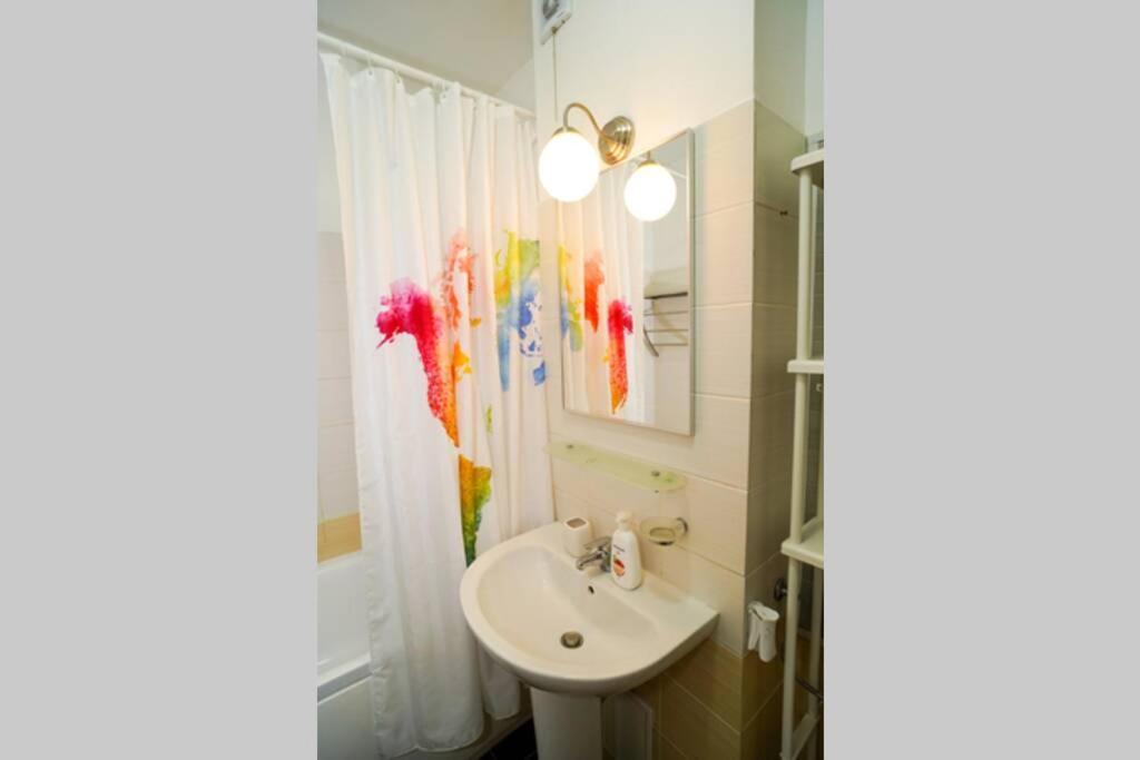 Sky Modern 1 Bedroom Apt W Free Parking بوخارست المظهر الخارجي الصورة